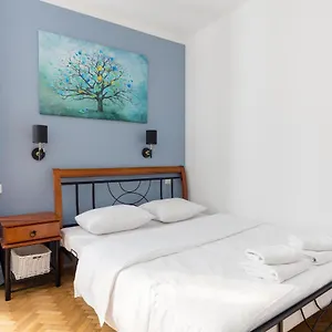 https://brzozowa-old-town-square-studio.warsawhotelspoland.com